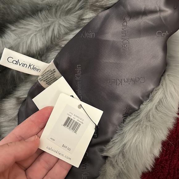 Calvin Klein Scarf Set - Picture 2 of 7